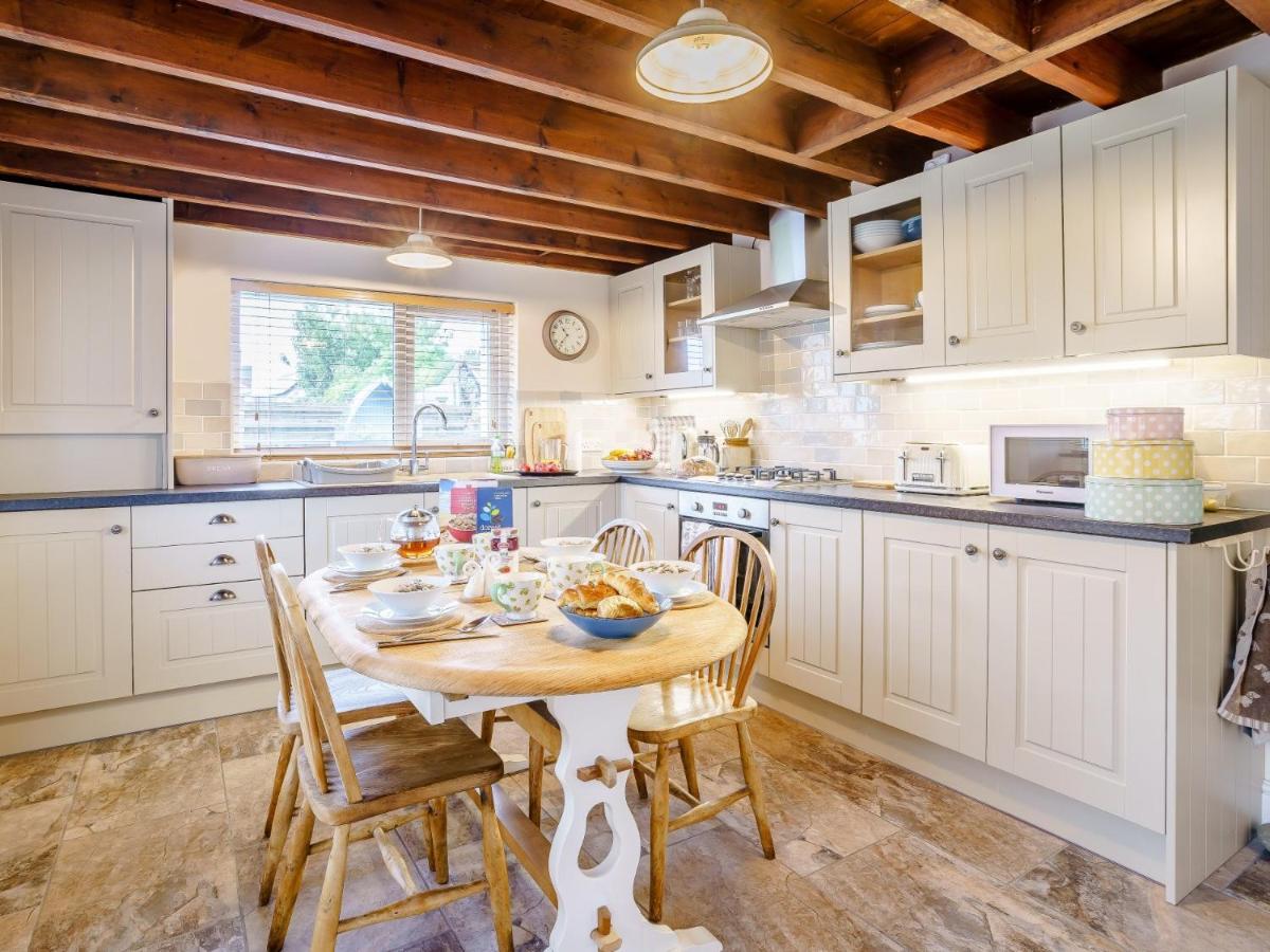 3 Bed in Narberth 79443 - B&B