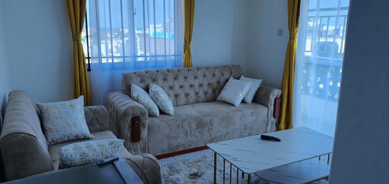 B&B Mombasa - EaseStay Haven - spacious and cozy 1 bedroom apartment with balcony - Bed and Breakfast Mombasa