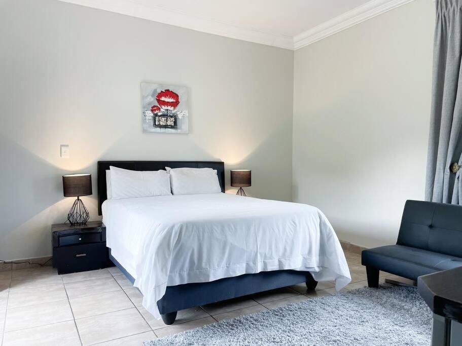 B&B Tierpoort - Bobisemo Luxury Pretoria East Apartment - Bed and Breakfast Tierpoort