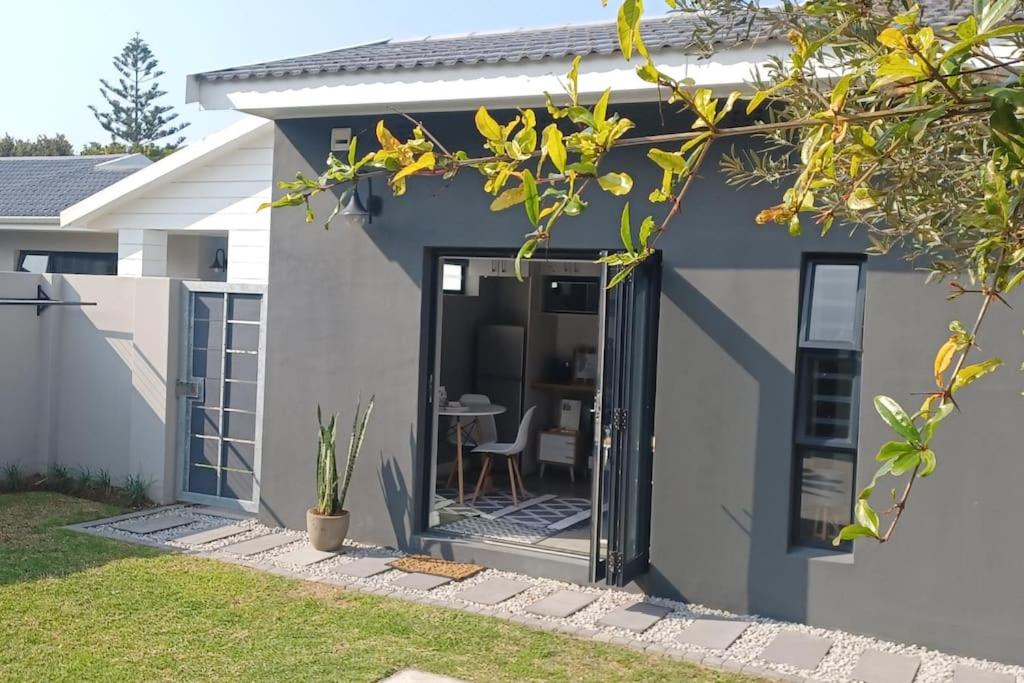 B&B Port Elizabeth - Tiny Home on Broadway - Bed and Breakfast Port Elizabeth