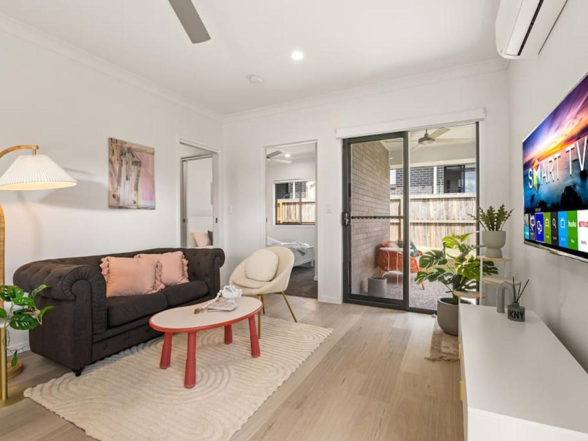 Tranquil 2BR Retreat with Local Charm and Comfort - B&B