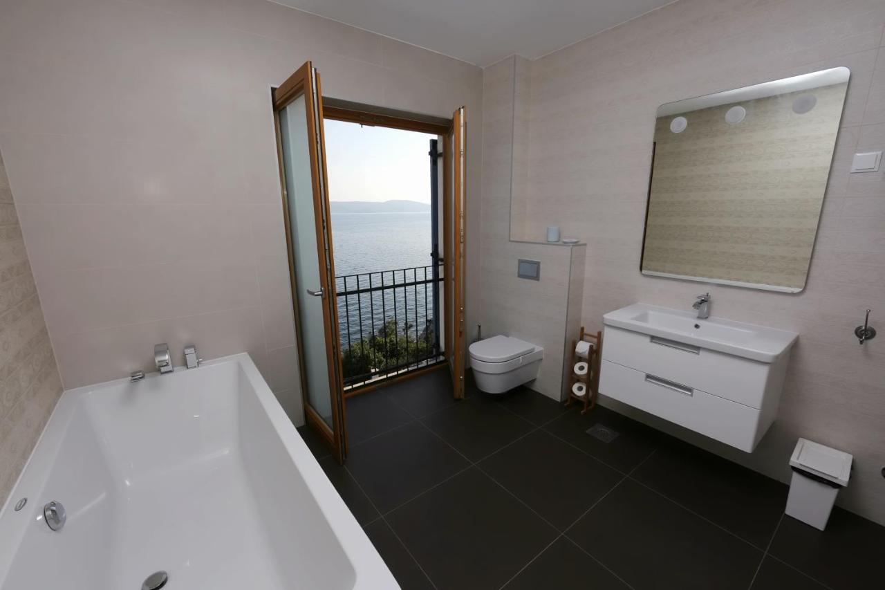 Three-Bedroom Apartment with Sea View