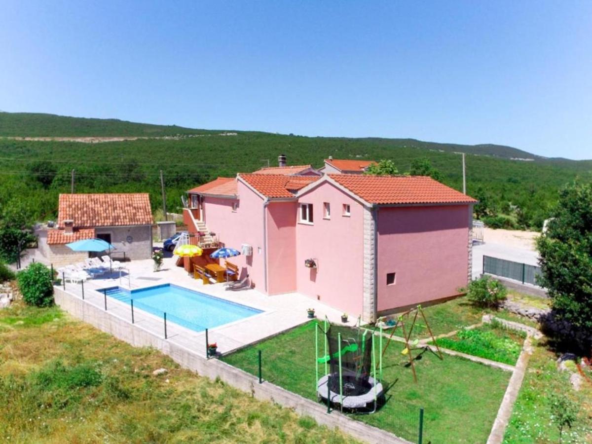 Poolside Paradise - B&B