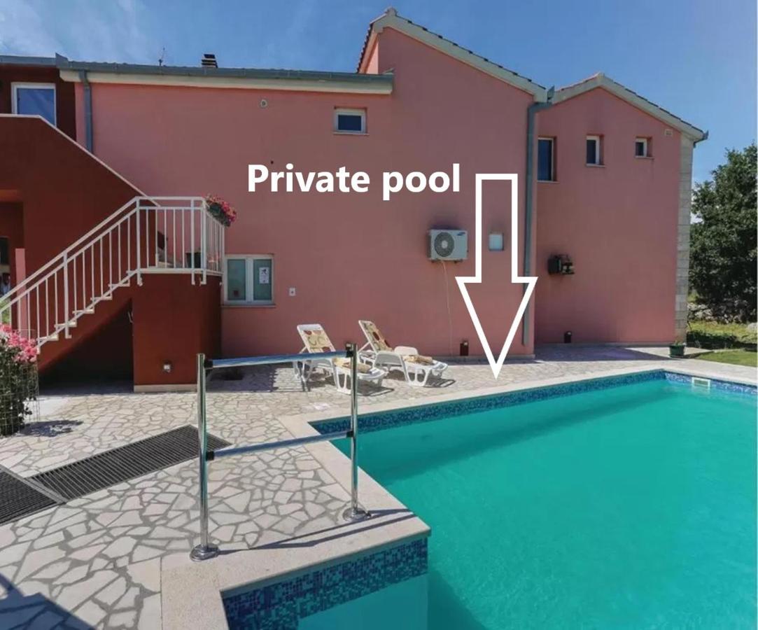 Poolside Paradise - B&B Srijane