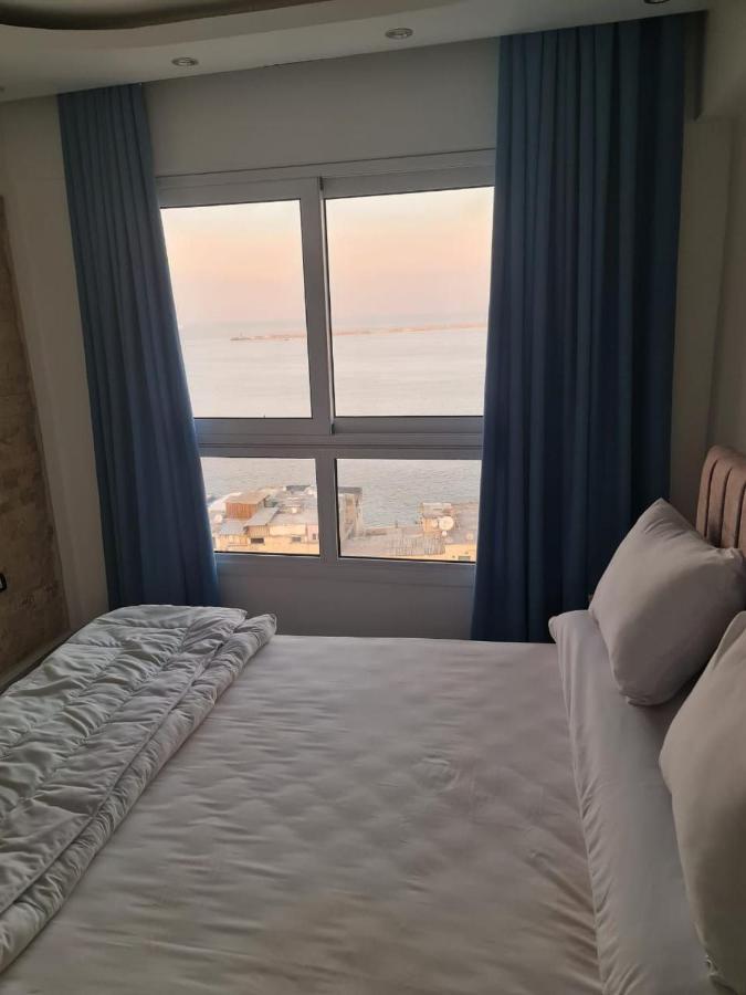 شقة فاخرة مكيفة تري البحر مباشرة - B&B Alexandria