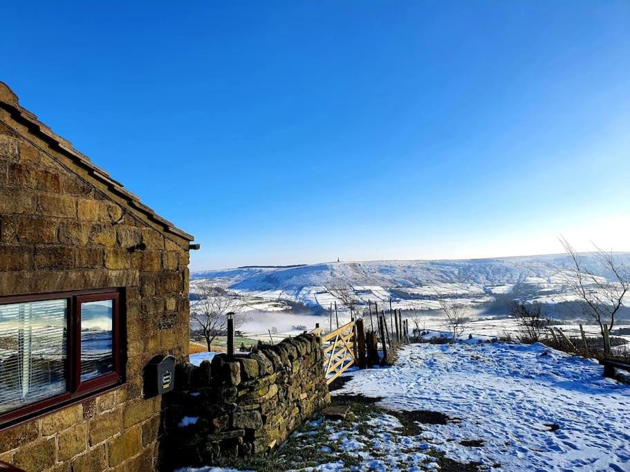 B&B Todmorden - The Studio at Stoodley Pike View - Bed and Breakfast Todmorden