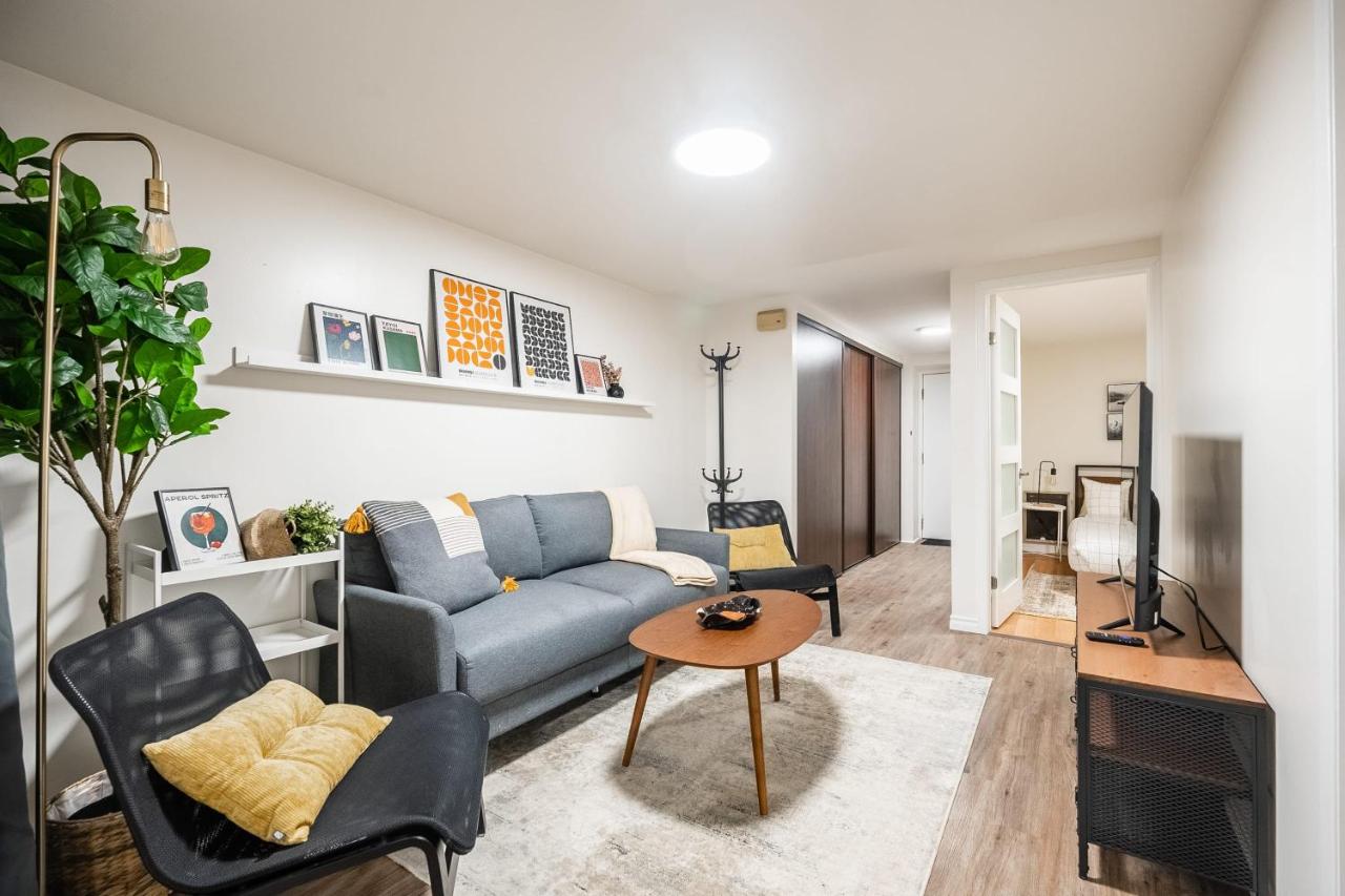 B&B Toronto - Modern 2BR Apt - Close to Trinity Bellwoods Park - Bed and Breakfast Toronto