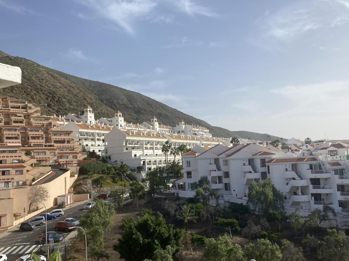 Castle Harbour Luxury Family Home Heated Pool by LoveTenerife - B&B Los Cristianos