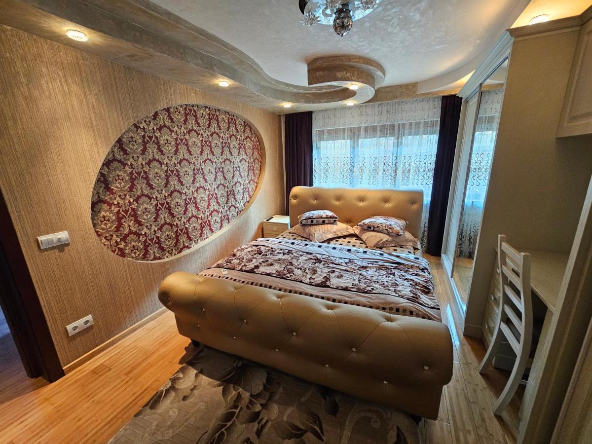 B&B Craiova - Apartament 3 camere plus living, 2 bai, modern - Bed and Breakfast Craiova