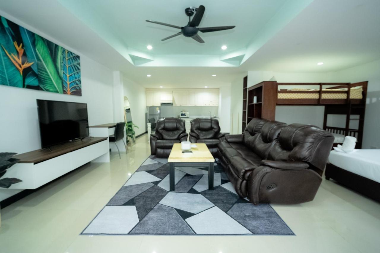 Family Room with Garden View