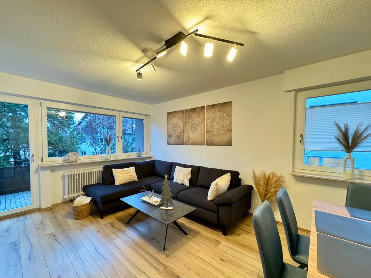 B&B Sindelfingen - 3 Zimmer Apartment, 80 qm, ruhig und zentrumsnah, max 5 Pers, Balkon, Garage, Internet 300 MBit - Bed and Breakfast Sindelfingen