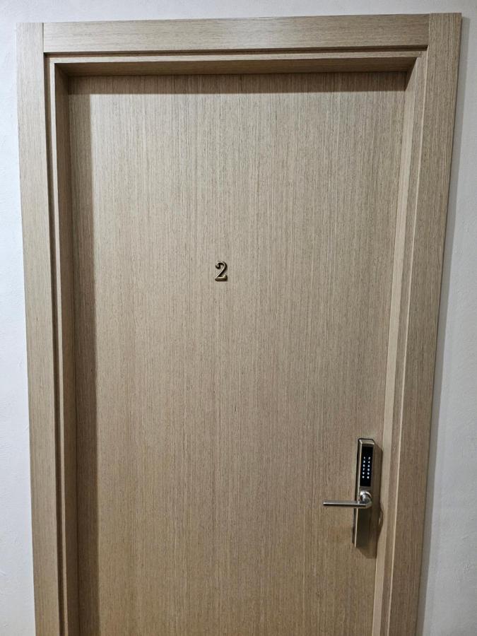 Kauno apartamentai big room king size bed - B&B Kaunas