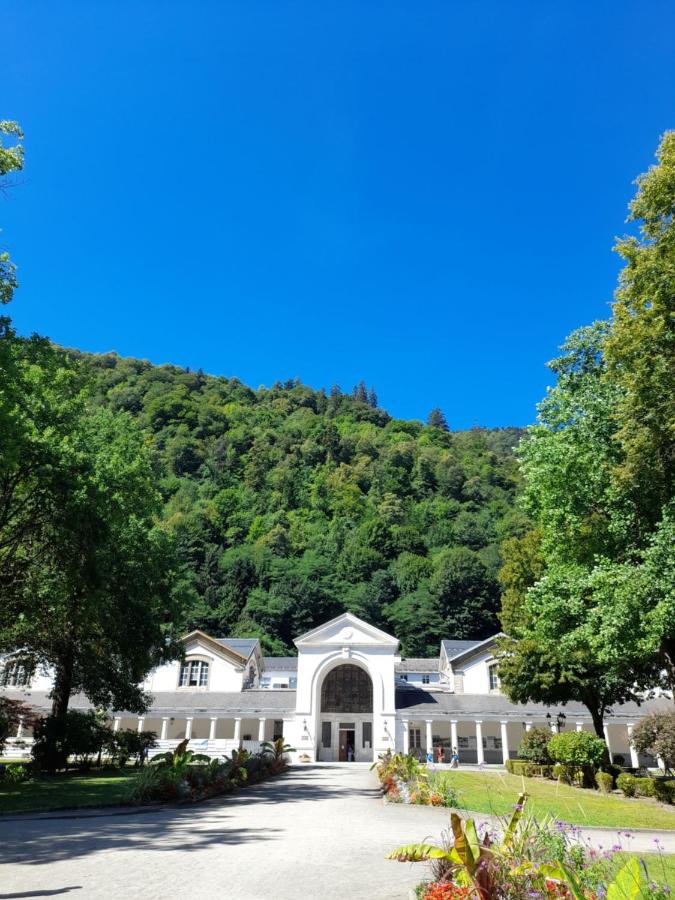 T2bis, HYPER CENTRE FACE LES THERMES - B&B