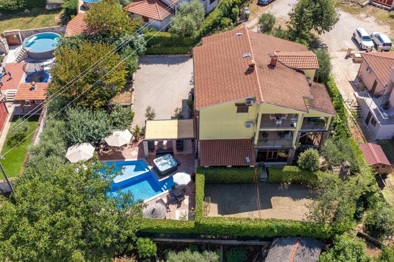 Villa Bucks near Poreč for 20 persons with Sea View, Whirlpool, Sauna & Fitness - Chambres d'hôtes Višnjan - Visignano