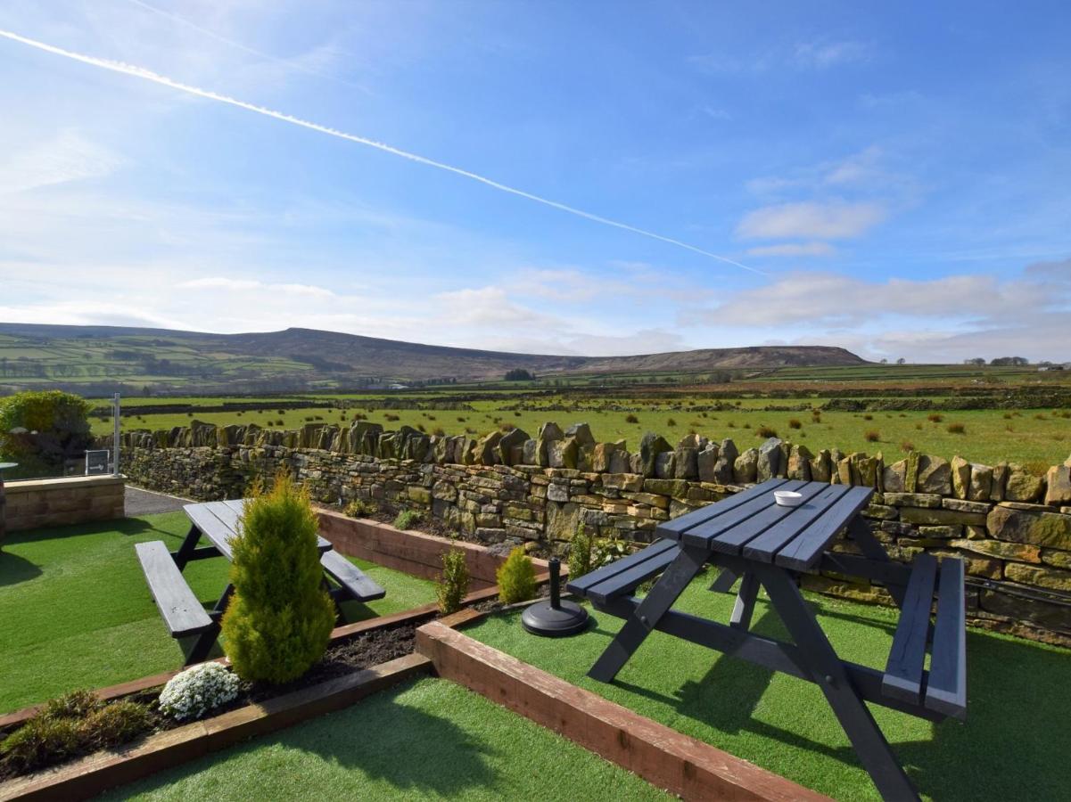 2 Bed in Holmfirth 82193 - B&B