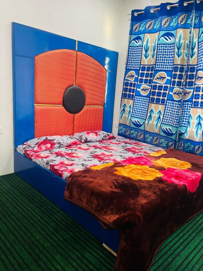 B&B Srinagar - Moonlight guesthouse 999 only - Bed and Breakfast Srinagar