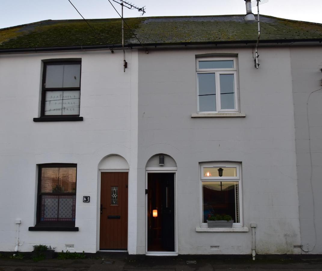 May's House, Rye Harbour - Dog friendly cottage only a 10 minute walk from the nature reserve - B&B