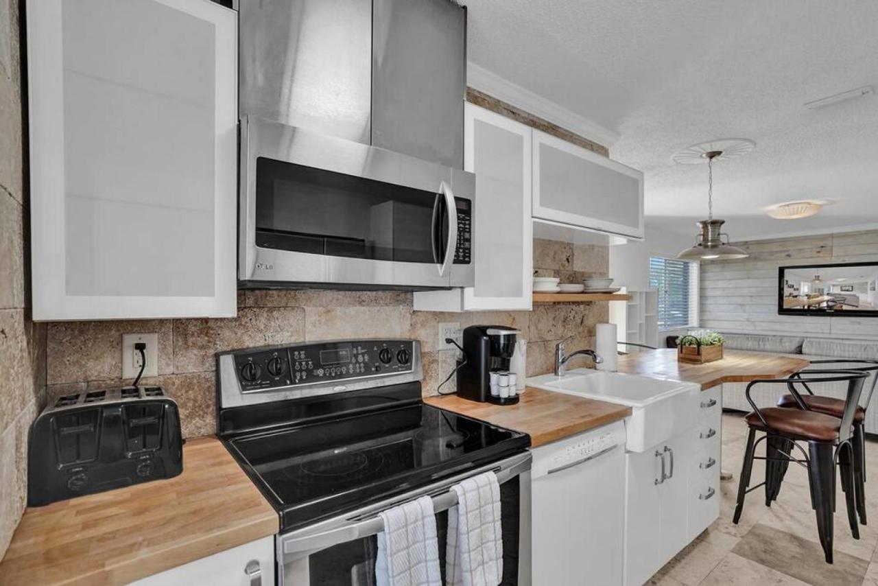 Waves Beach Town 2BR Apartment - B&B