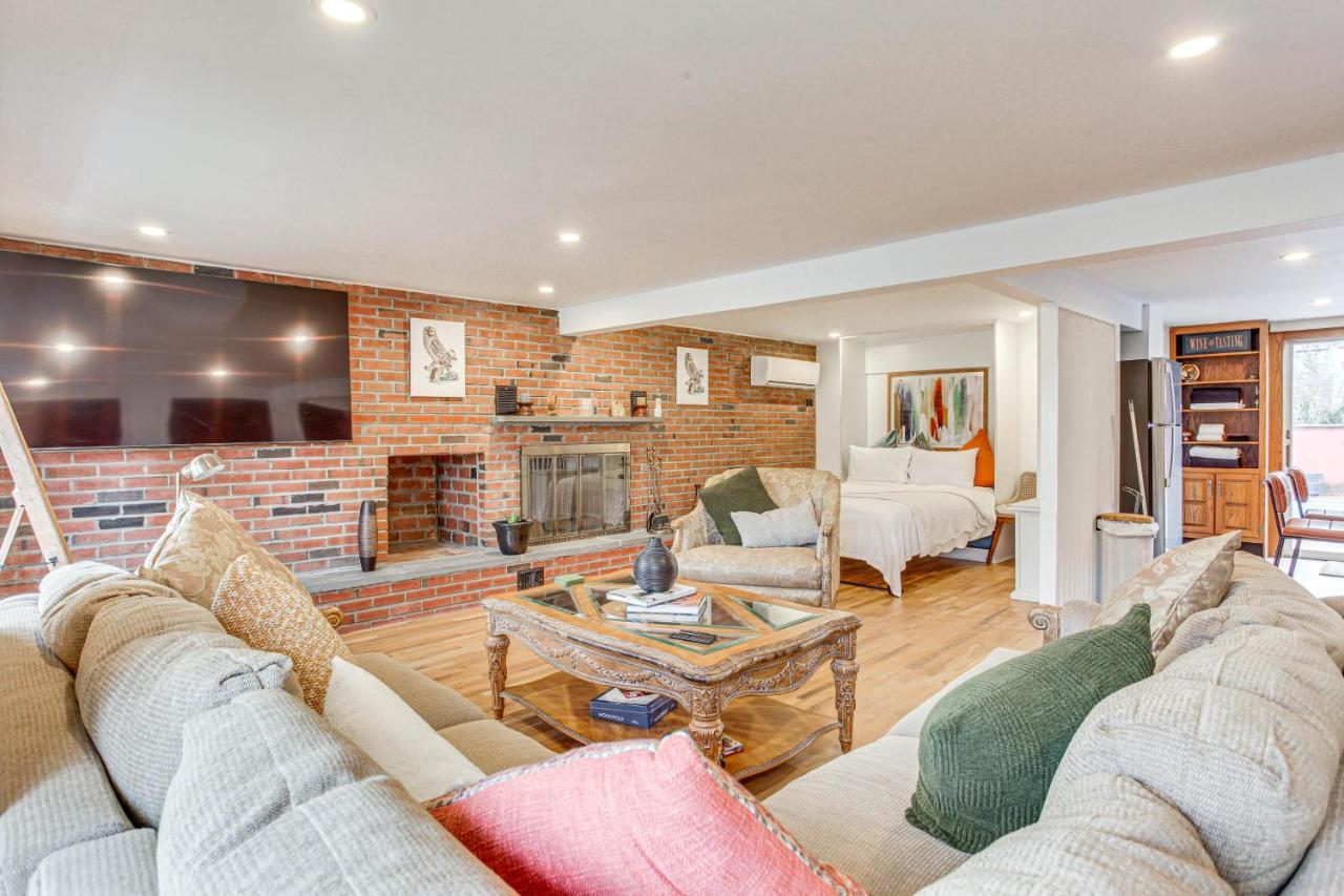 Cozy Valley Stream Studio, 20 Mi to Times Square! - B&B