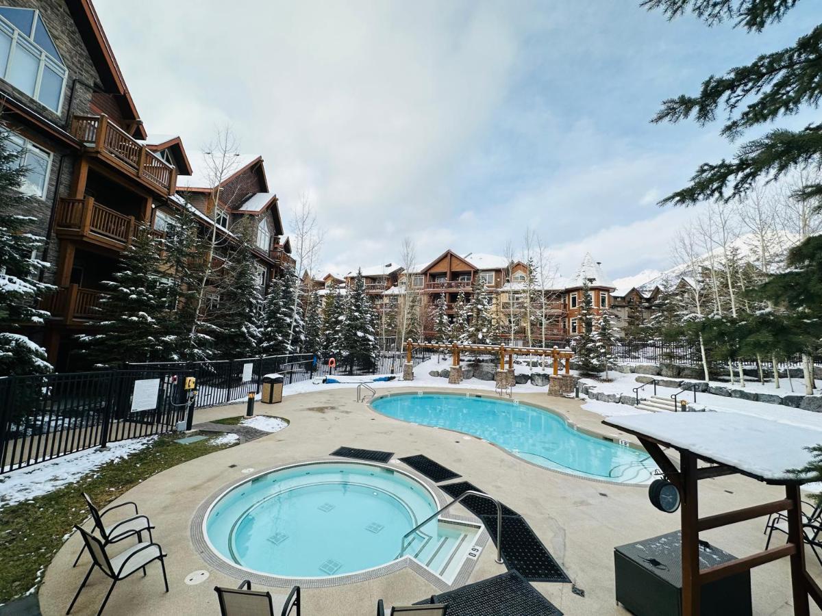 B&B Canmore - Canmore Mountain Retreat - Heated Pool & Hot-tub - Bed and Breakfast Canmore