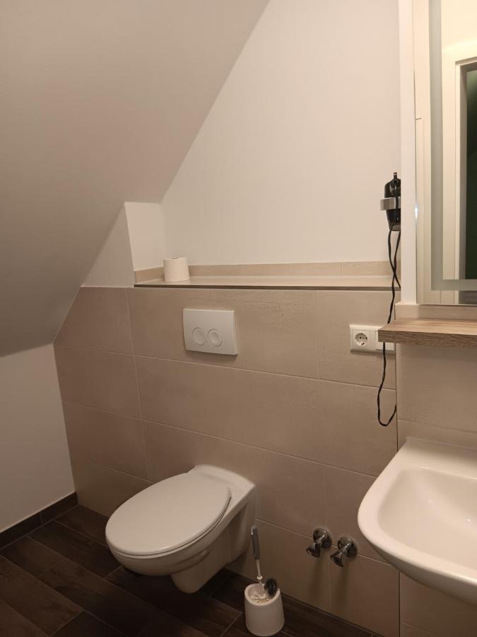 Zweibettzimmer mit Bad