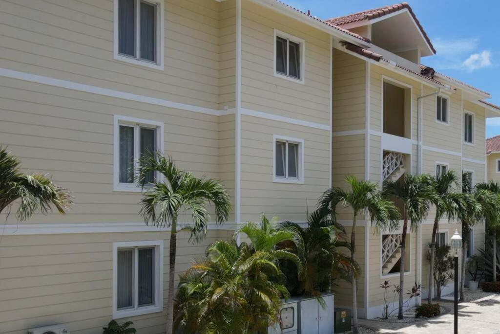 Oceanfront Hispaniola Apartment - Ferienwohnung