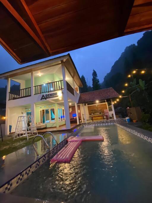 B&B Megamendung - Villa Adendri Riverhills - Bed and Breakfast Megamendung