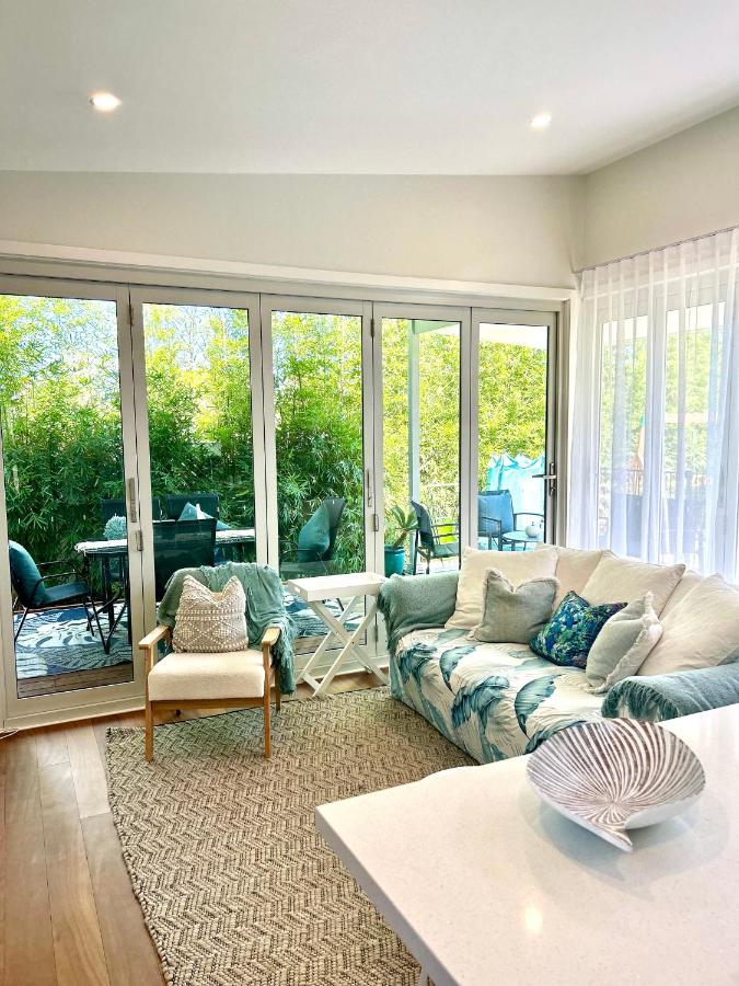 Woonona Family Beach Villa 2 bedroom Brand new - Bed and Breakfast