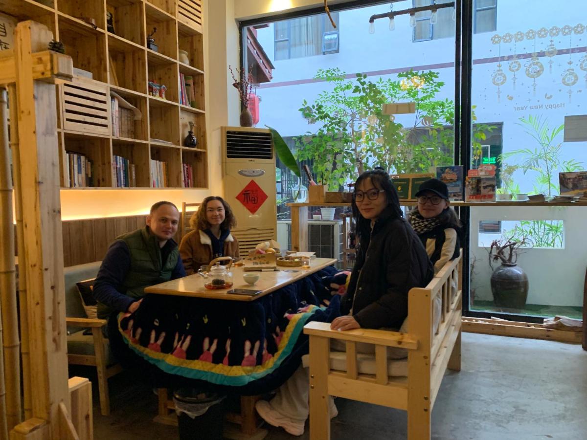 Zhangjiajie One Art Guesthouse--Attraction Tickets Service in advance,Free Calligraphy&Tea Experience,English reception service - Chambres d'hôtes Zhangjiajie