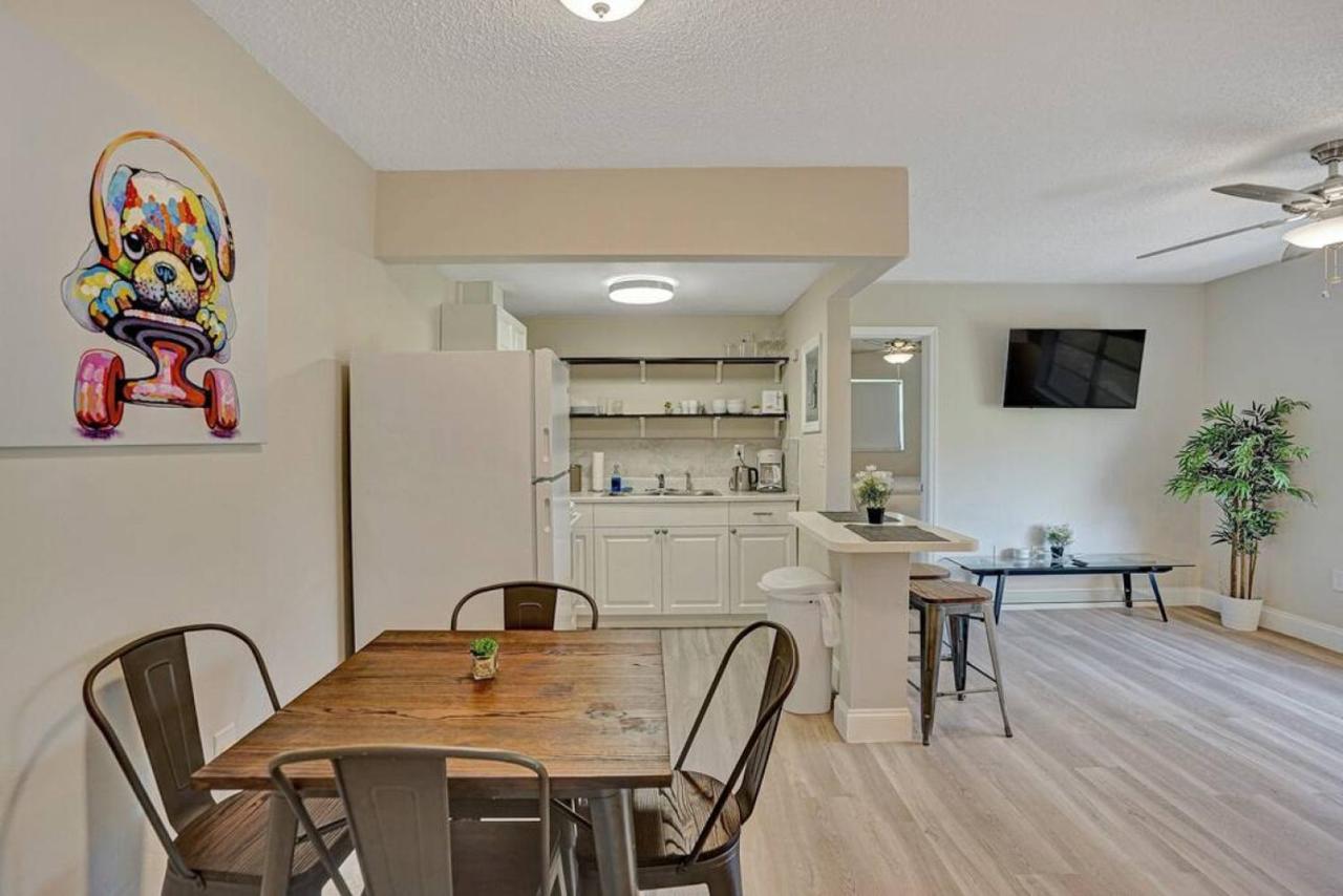B&B Fort Lauderdale - The Oceans Cozy 1BR Apartment in Victoria Park with Pool - Bed and Breakfast Fort Lauderdale
