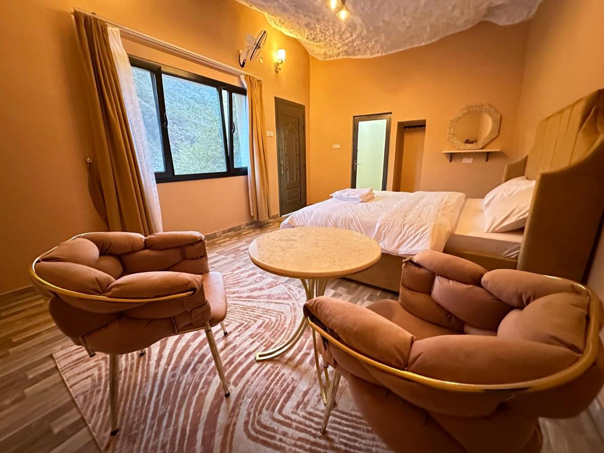 Deluxe Doppelzimmer (2 Erwachsene & 1 Kind)