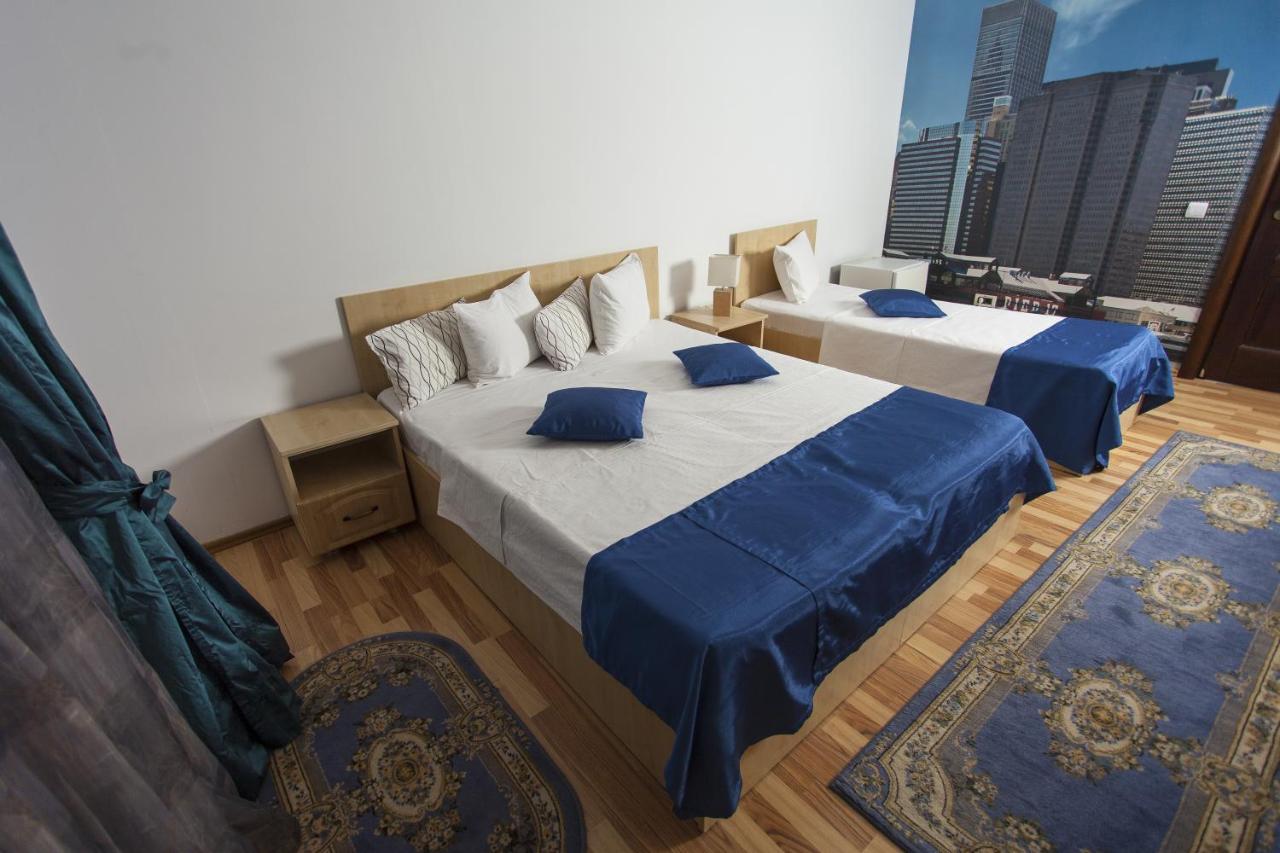 Family Room (2 + 1 adults)