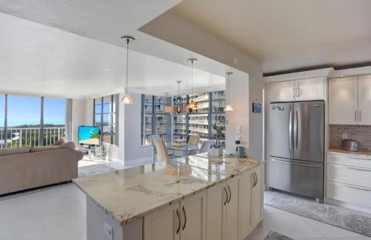 Beachfront South Seas Remodeled Paradise! - B&B Marco Island