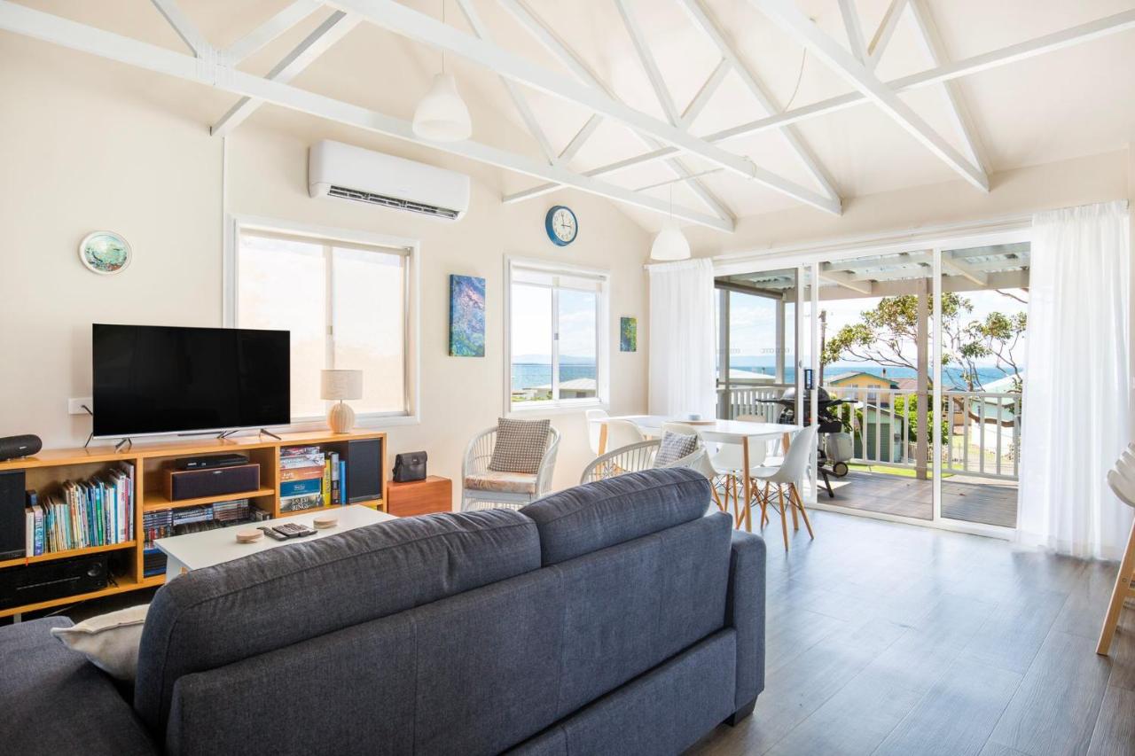 Seahaven - Pet Friendly with Ocean Views- 2 Mins to Beach - B&B Currarong