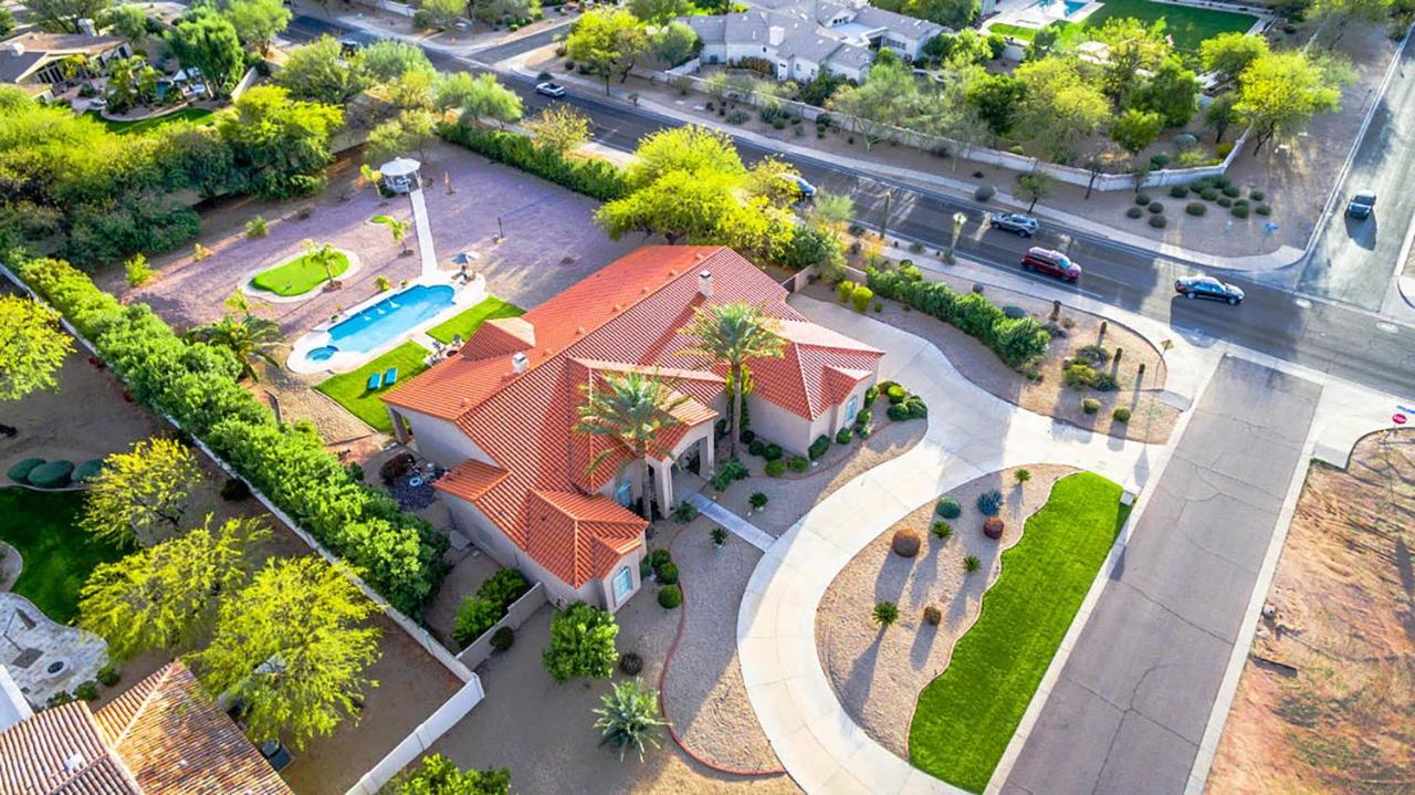 B&B Scottsdale - Paradise Valley by AvantStay Expansive Oasis w Putting Green Pool Mtn Views - Bed and Breakfast Scottsdale