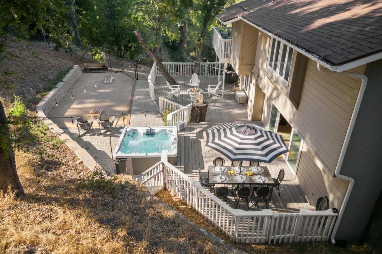 B&B Atascadero - Hidden Oaks Farmhouse by AvantStay Hot Tub Deck - Bed and Breakfast Atascadero