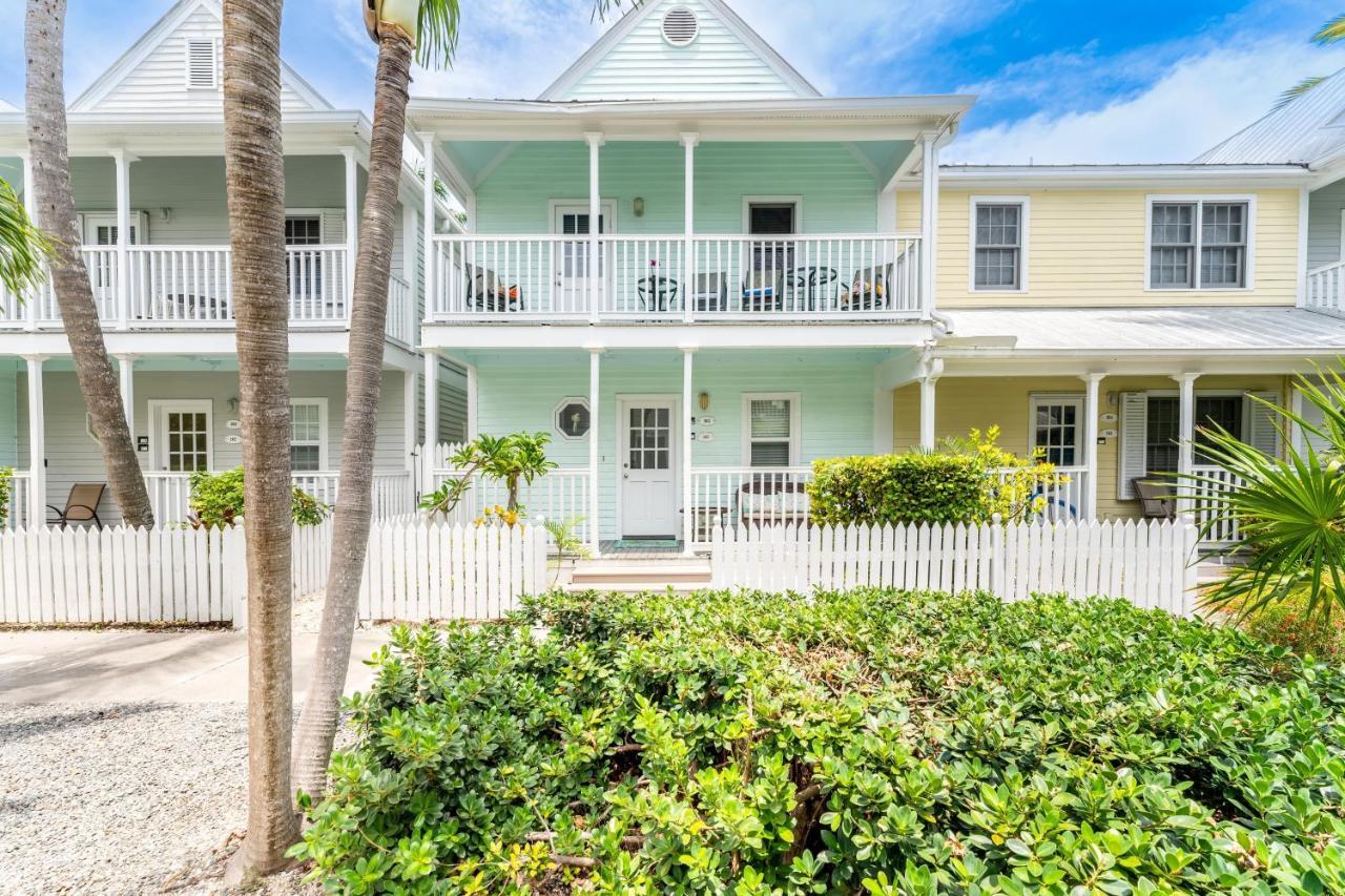 B&B Key West - A Siesta Bay by AvantStay Key West Walkable Gated Community Shared Pool Week Long Stays Only - Bed and Breakfast Key West