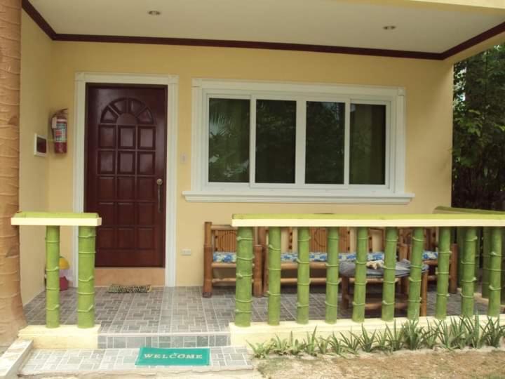 B&B Logon - HMC Guesthouse - Malapascua Island Air-conditioned Room #2 - Bed and Breakfast Logon