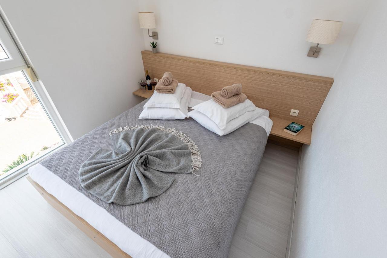 Appartement met 1 Slaapkamer, Balkon en Zijdelings Zeezicht