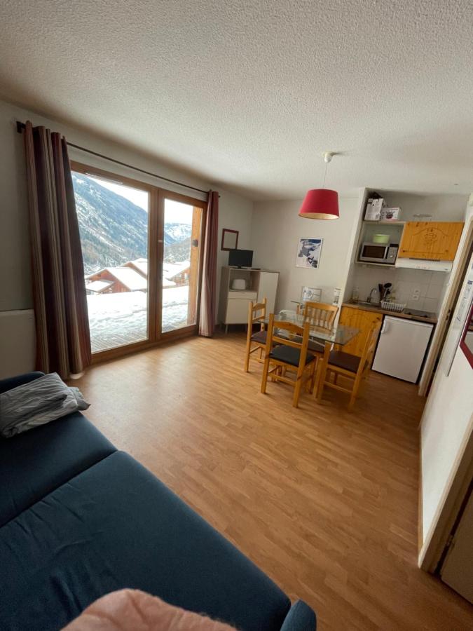 B&B Orelle - Studio Orelle 3 Vallées - Spa & Piscine - Apt 004 - Bed and Breakfast Orelle