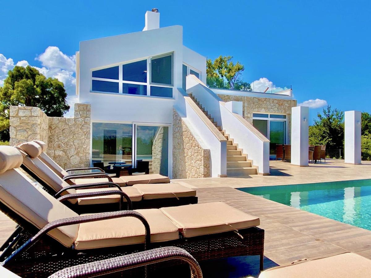 B&B Astrakeri - Luxury Beach Villa DaNune with private pool - Bed and Breakfast Astrakeri