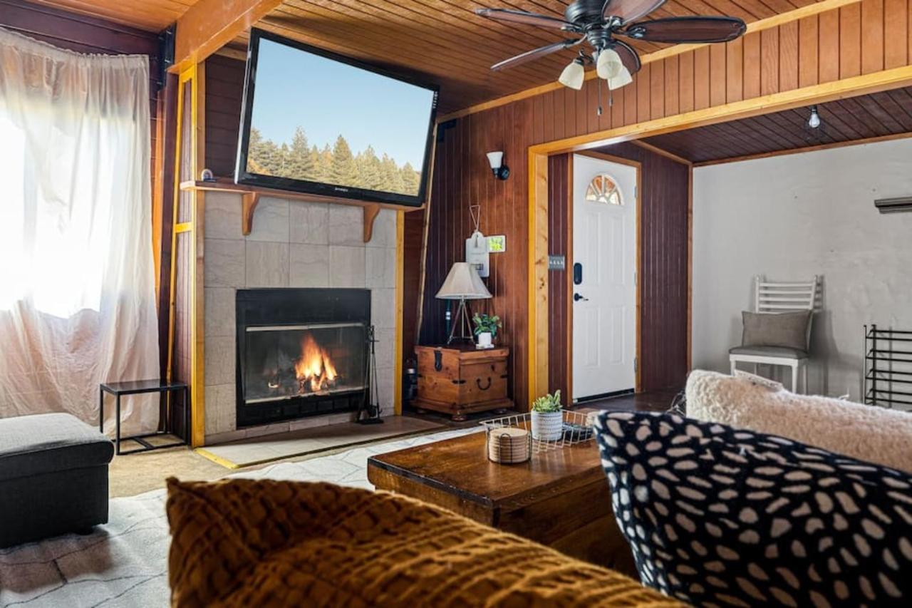 B&B Big Bear - Serenity by AvantStay Serenity Big Bear Cabin With Fire Pit BBQ - Bed and Breakfast Big Bear