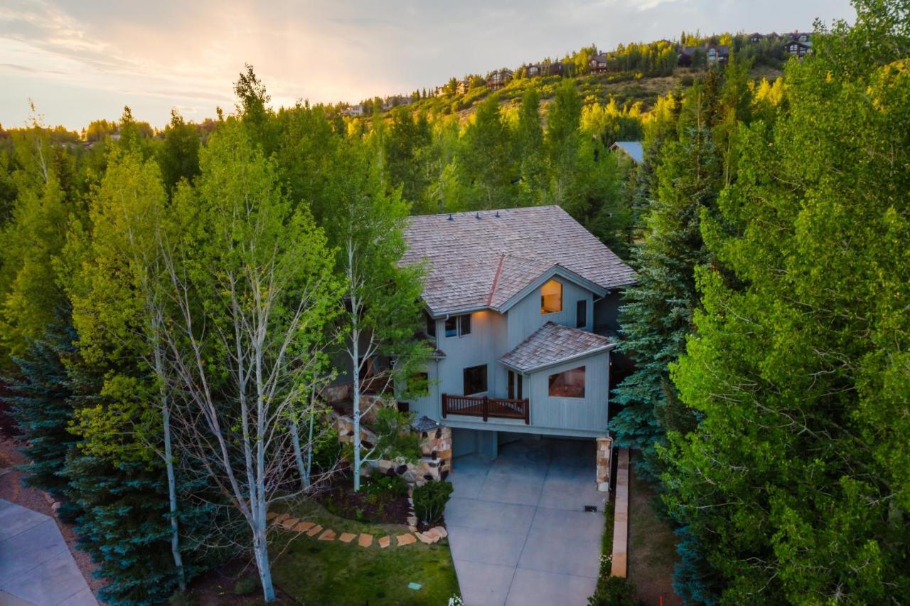 B&B Park City - Nightstar by AvantStay Charming Rustic Cabin w Large Balcony Sauna - Bed and Breakfast Park City