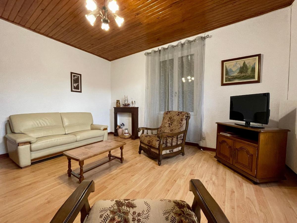 Gîte familial paisible, proche Gorges de la Loire, avec cour fermée, 3 chambres, équipements bébé - FR-1-582-116 - B&B