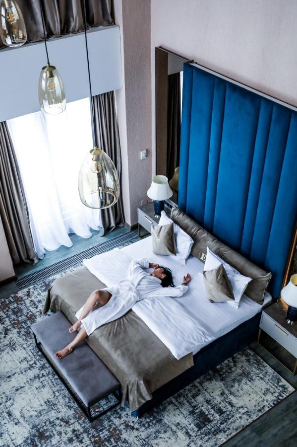 Executive Double Room with Hot Tube & Mountain View