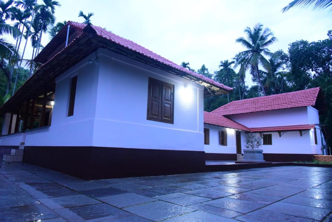 B&B Payyanur - Kaanayi Heritage Home - Bed and Breakfast Payyanur