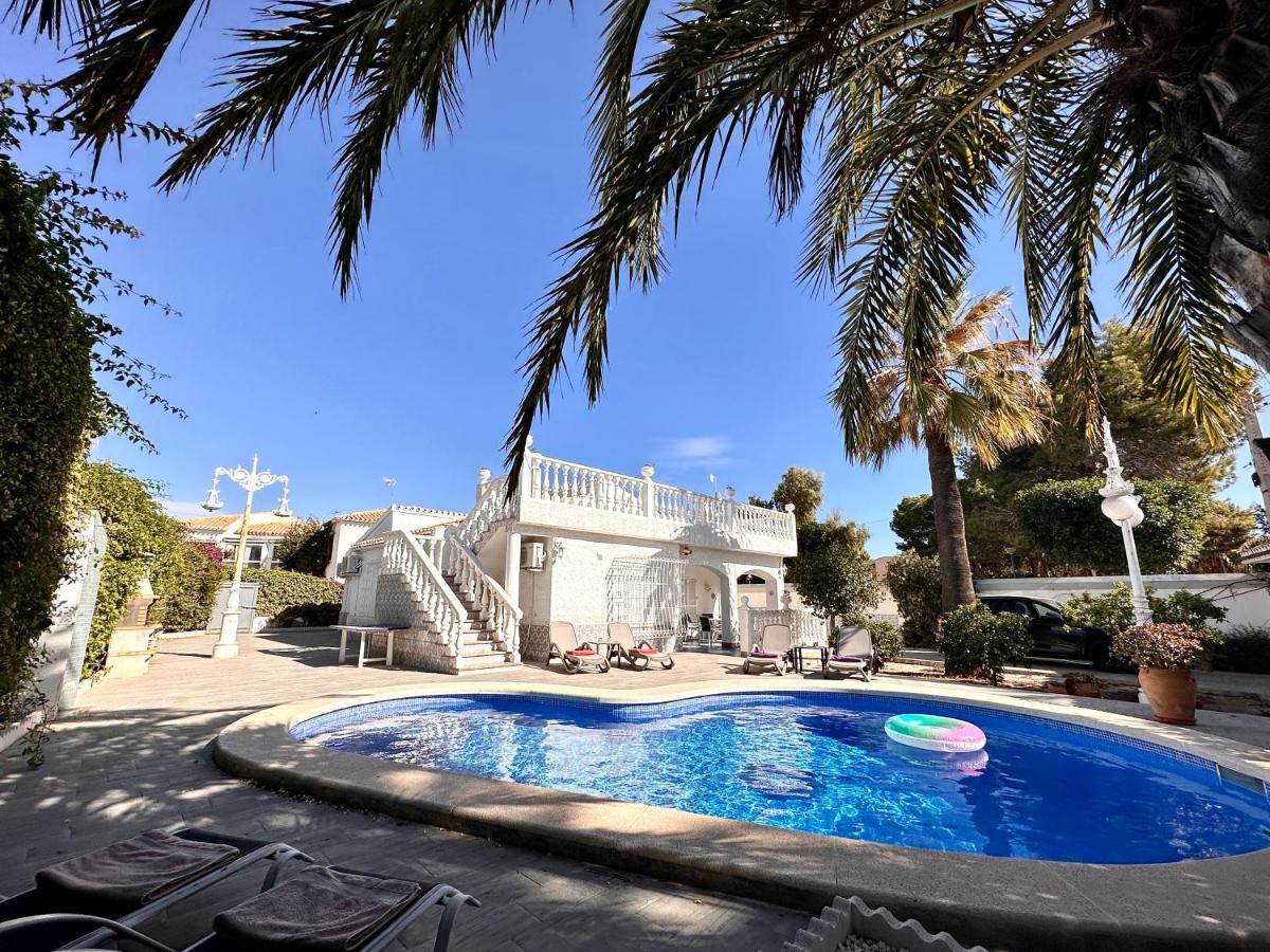 Sonnige Villa mit privatem Pool & Dachterrasse - B&B Orihuela