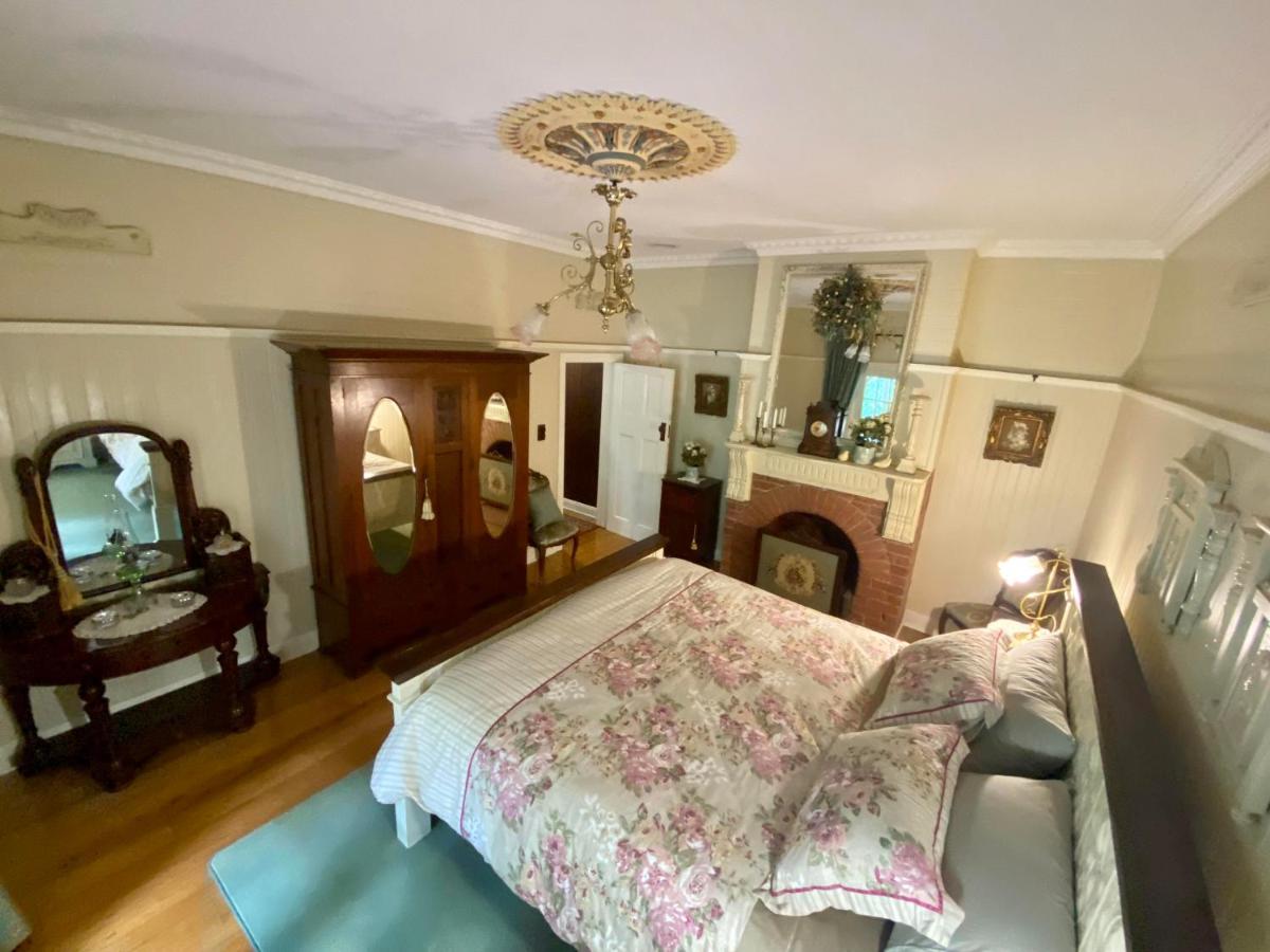 Warburton House - Bed and Breakfast