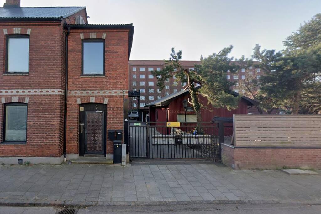 Historical Malt Factory Apartment, 6 Bedrooms, sleeps 12 , Hot Tub - Bed and Breakfast Helsingborg