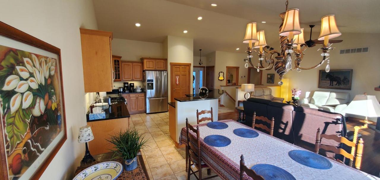 Beautiful 4+ bed 3 bath Condo 20 minutes to Madison - Chambres d’hôtes Deerfield